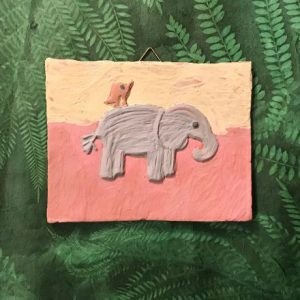 AKUPARA-Verein-für-Tierschutz-Artenschutz-Naturschutz-Fliese-Motiv-Elefant-Engobe Fliese mit Engobe bemalt - Motiv Elefant