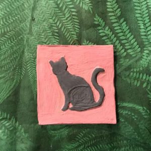 AKUPARA-Verein-für-Tierschutz-Artenschutz-Naturschutz-Fliese-Motiv-Katze-Engobe Fliese mit Engobe bemalt - Motiv Katze